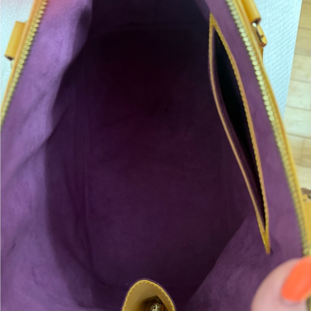 ๐๐ฏ AUTHENTIC Louis Vuitton Yellow Alma with Purple Interior!!! ๐๐๐๐ Super Clean! - Picture 11 of 13